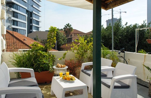 Neve Tzedek Bed & Breakfast | Spacious & Authentic Rooftop 1BR with private terrace Neve Tzedek, Shabazi