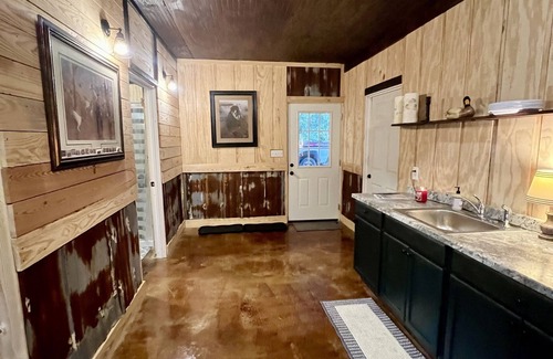 Joppa House | Spacious barndominium on scenic farmland. 5 miles from Guntersville boat ramp!