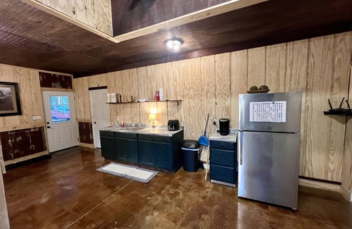 Joppa House | Spacious barndominium on scenic farmland. 5 miles from Guntersville boat ramp!