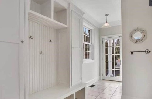 Fairfield House | Spacious Beach AreaHome- Walk to Town, Bike >Beach