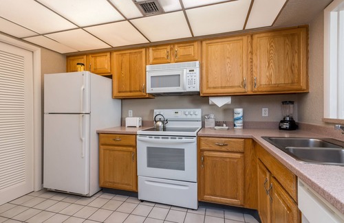 Boca Raton Apartment | Spacious Beach Rental w/Atrium & Balcony