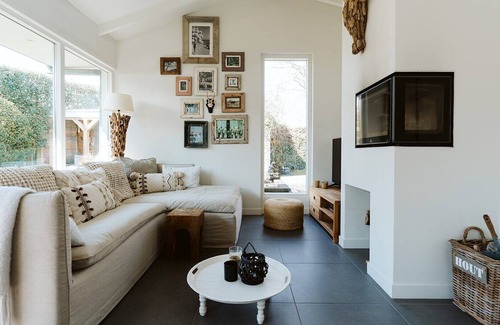 Ouddorp House | Spacious beach style holiday home with large garden and sauna.