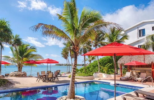 Akumal Condo | Spacious beachfront condo with AC, WiFi, swimming pool!