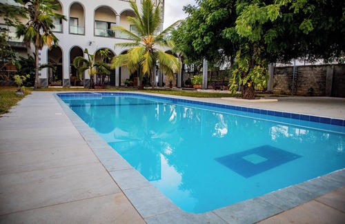 Kilifi House | Spacious Beachfront villa with 7 bedrooms and WiFi, AC in delightful Kilifi