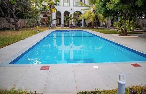 Kilifi House | Spacious Beachfront villa with 7 bedrooms and WiFi, AC in delightful Kilifi