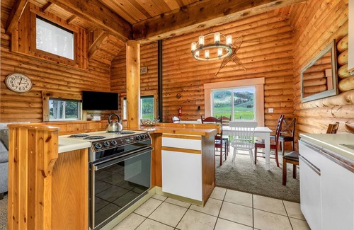 Scofield Cabin | Spacious Beautiful Log Cabin Accessible Year Round