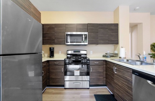 Garden Grove Apartment | Spacious & Beautiful 2BD/2BA ! 5MINS to Disney! The Outlets! Angel Stadium! etc.