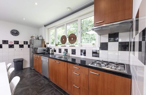 Ouddorp House | Spacious, beautifully furnished holiday home in the quiet park "Prinsenhof"