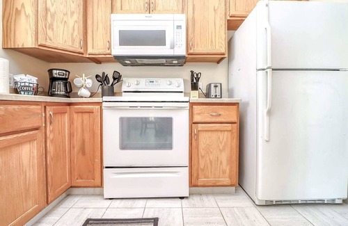 Lincoln House | Spacious Bedrooms 4bd 2b 9 guests BBQ Grill
