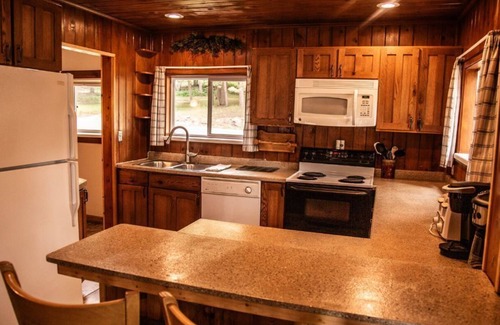 Puposky Cabin | Spacious Bemidji Family Retreat - Steps to Beach & Resort Amenities