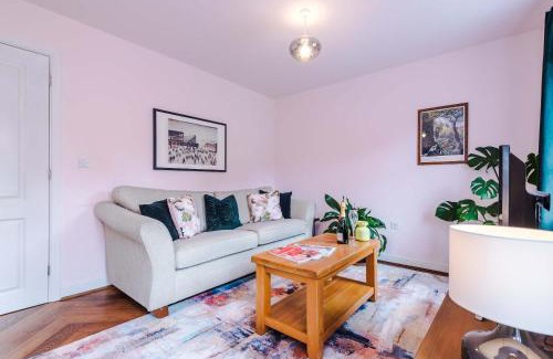 Manchester House | Spacious & Bright 2-Bed Home by 53 Degrees Property, Perfect for Couples with Parking & Garden
