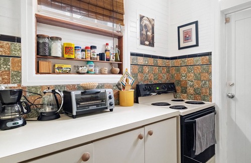 Parque Apartment | Spacious & Bright 2bd Apt, Steps to Sand w/Generator!