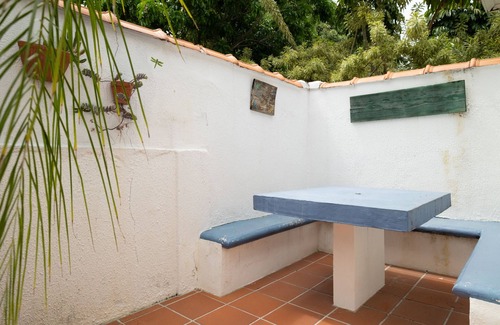 Parque Apartment | Spacious & Bright 2bd Apt, Steps to Sand w/Generator!