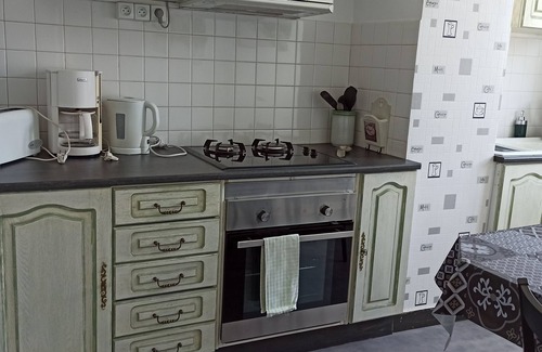 Bourges House | Spacious, bright apartment near Bourges town center. Free parking.
