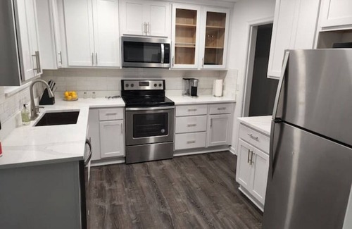Jacksonville Apartment | Spacious, bright, newly remodeled 3br 1 1/2 bath