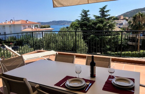 Llanca Apartment | Spacious, bright, terrace and sea view garden, near beaches and harbor, air conditioning/wf