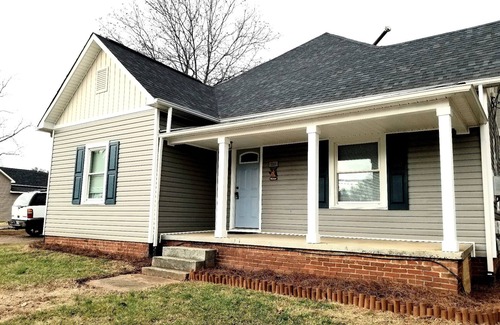 Newton Apartment | Spacious, but cozy apt - minutes from Hickory