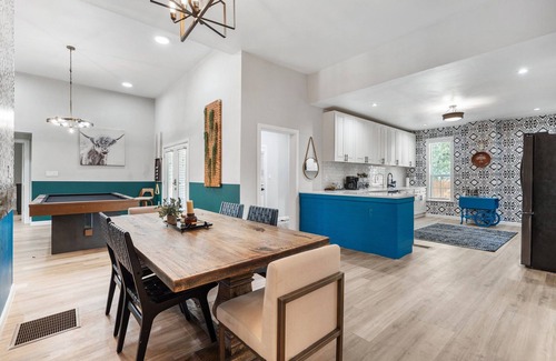 Sherman House | Spacious but cozy home located close to Lake Texoma, Choctaw and WinStar Casino!