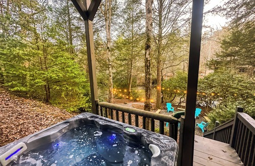 Blue Ridge Cabin | Spacious Cabin for 14 on Fightingtown Creek – Private Trout Fishing Retreat