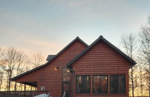 Spooner Cabin | Spacious Cabin in the woods on Island Lake