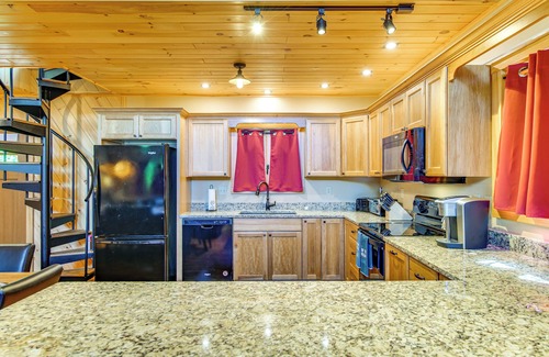 Town of Black Brook Cabin | Spacious Cabin on Silver Lake: Hike & Ski!