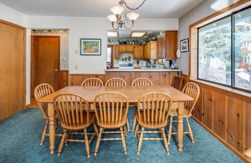 Arnold House | Spacious Cabin Sleeps up to 12! - Sky High #86 by Bear Valley Vacation Rentals
