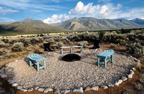 Questa House | Spacious Camper on a Llama Rescue Ranch with Stunning Views near Questa, New Mexico