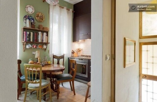 Dorsoduro Apartment | Spacious canal-side apartment in the heart of Venice