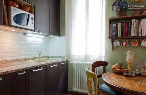 Dorsoduro Apartment | Spacious canal-side apartment in the heart of Venice