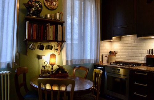 Dorsoduro Apartment | Spacious canal-side apartment in the heart of Venice