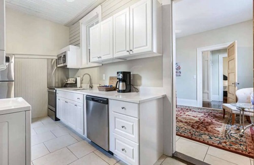 Mid-City House | Spacious Canal St. 2br On Streetcar Line