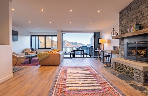 Queenstown City Centre Apartment | Spacious Central Executive Apartmentn4 Bedroom, 2 Bathroom with amazing views