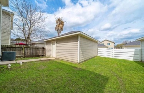 Central Southwest House | Spacious✨Central location✨KING BED SUITE✨FAST WIFI