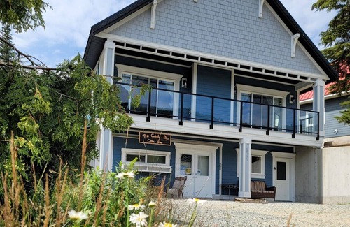 Hemlock Valley Ski Chalet | Spacious Chalet For Family Adventures (Pet Friendly!)
