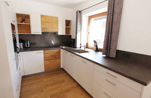 Schuttdorf Ski Chalet | Spacious Chalet with Garden in Salzburg