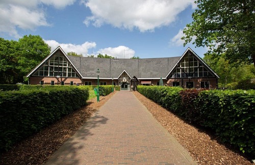 Hooghalen House | Spacious chalet with natural light, perfect for Drenthe’s nature.