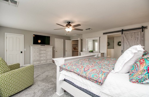 Chandler House | Spacious Chandler 5 Bdrm w/ Pool, Hot Tub, Game Room!