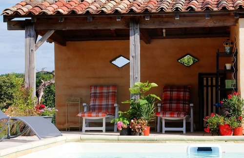 Vares Cottage | Spacious Character Cottage with Pool Set In Delightful Countryside