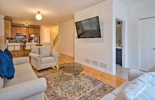 Douglas House | Spacious Chicago Getaway: Deck, By White Sox!