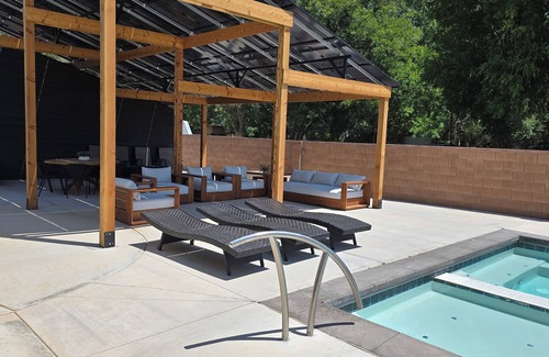 La Verkin House | Spacious, Clean & FUN Retreat Near Zion NP! - Private Pool & Pickleball Court!