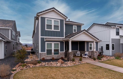St. George Cottage | Spacious | Clean | Get-a-way for two! | Sky