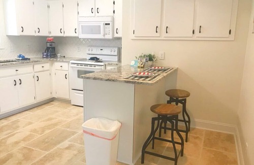 Saint Simons Heights Condo | Spacious Comfortable 2 Bedroom/2 Bath Condo - Gated South End