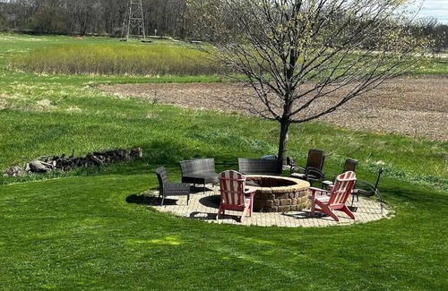 Menomonee Falls House | SPACIOUS COMFORT outside Milwaukee. 3 story 5 bdr.Only 15 min from downtown.
