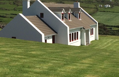 Ballyickeen House | Spacious, comfortable and warm house with stunning sea views