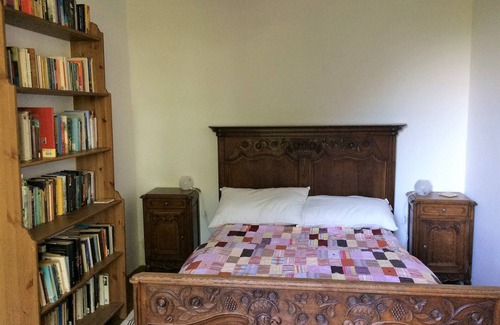 Ceauce House | Spacious, comfortable farmhouse in a quiet location, sleeps 20, large garden.