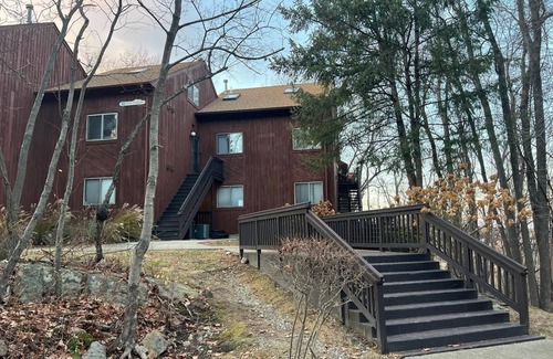 Mcafee Condo | Spacious & Comfy Gem: Mins to Slopes, Arcade, Pkg!