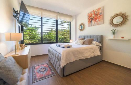 Zazil-ha Apartment | Spacious Condo 200m from Beach & 5th Ave