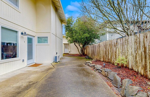 Florence Condo | Spacious condo, close to the river, with WiFi, streaming, washer/dryer