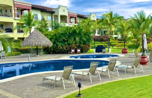 Herradura Condo | Spacious condo with panoramic ocean and golf views