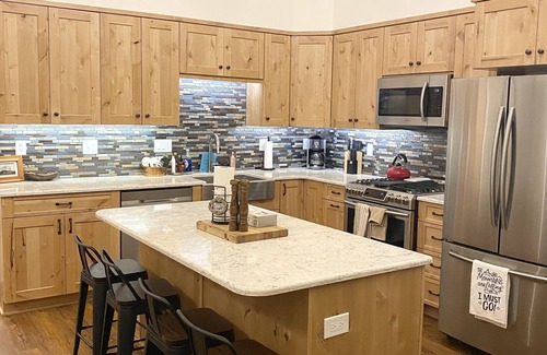 Government Camp Condo | Spacious Condo Getaway, Steps from Ski Slopes, Town and Entertainment